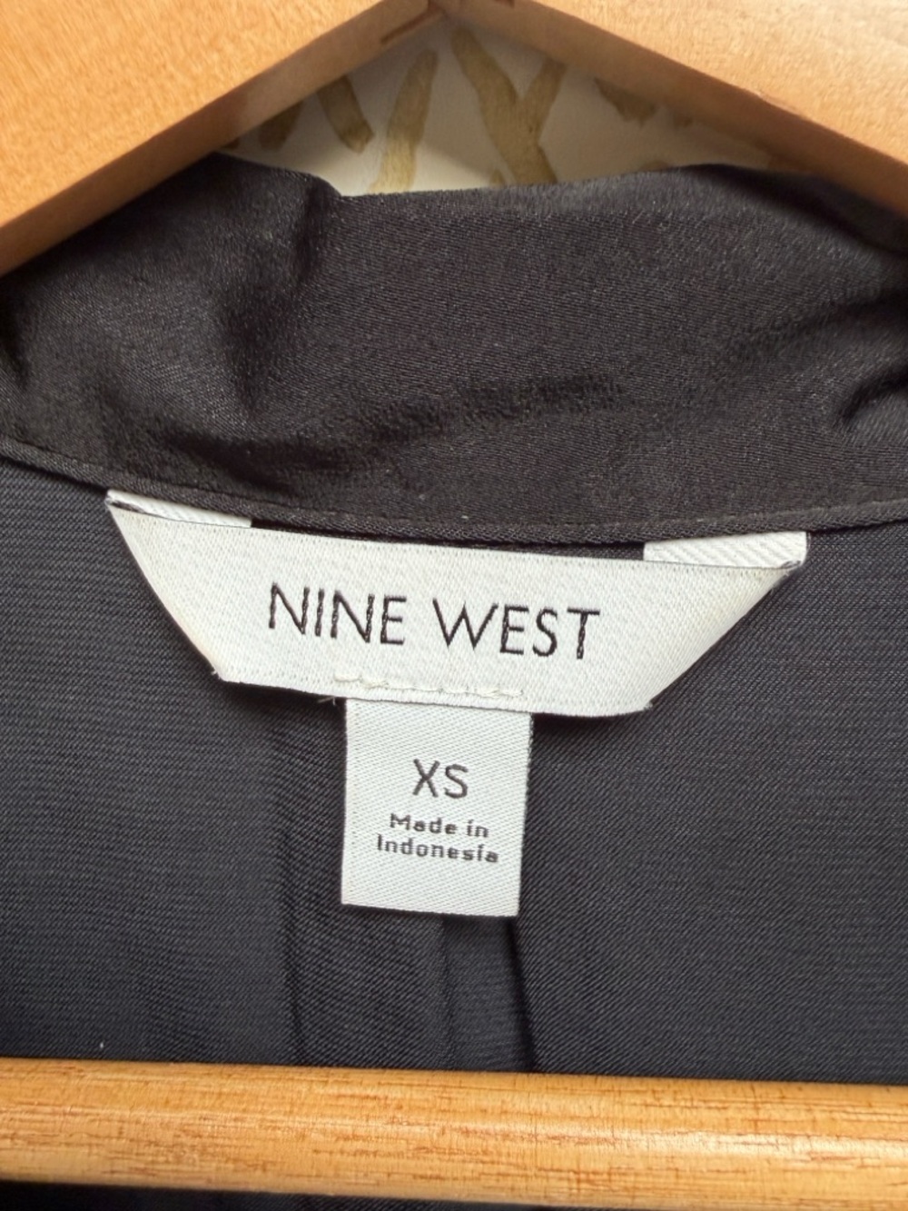 Nine West Black Sleeveless Button Down Shirt Blouse Minimal Chic XS - Picture 2 of 9